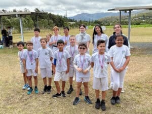 Photo de groupe de tous les jeunes médaillés